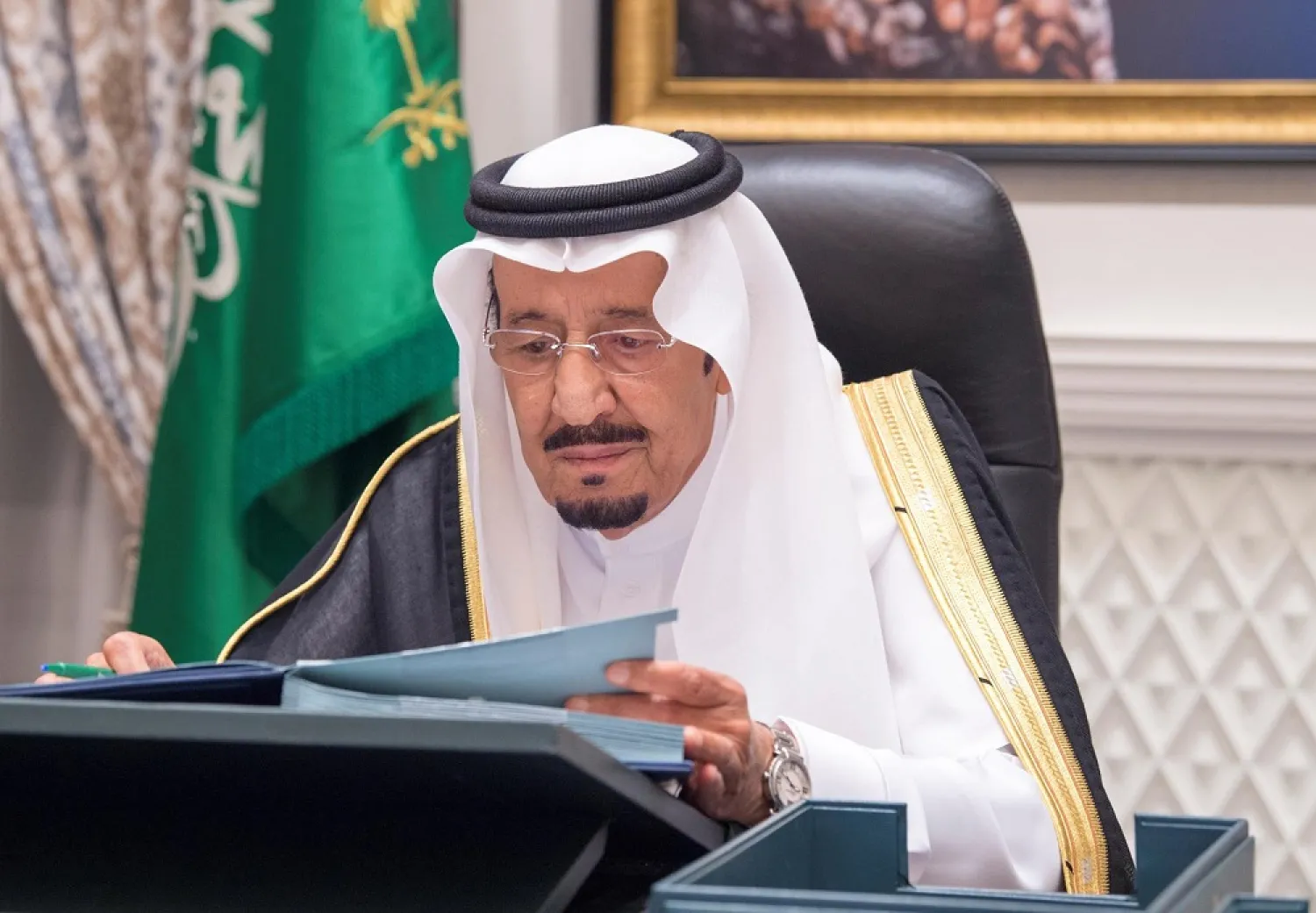 King Salman chairs a cabinet meeting from Neom. (SPA)