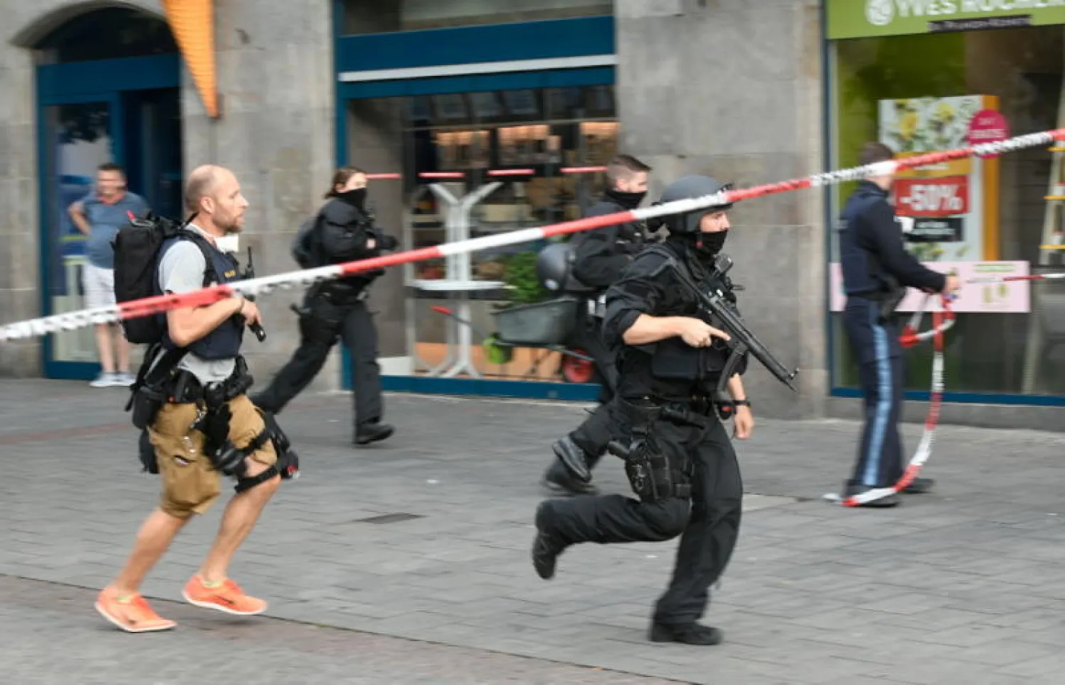الشرطة الألمانية اعتقلت منفذ الهجوم على مشاة (رويترز)