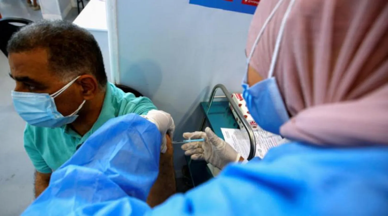 Kahire’de koronavirüs aşı kampanyasından bir kare (Reuters)