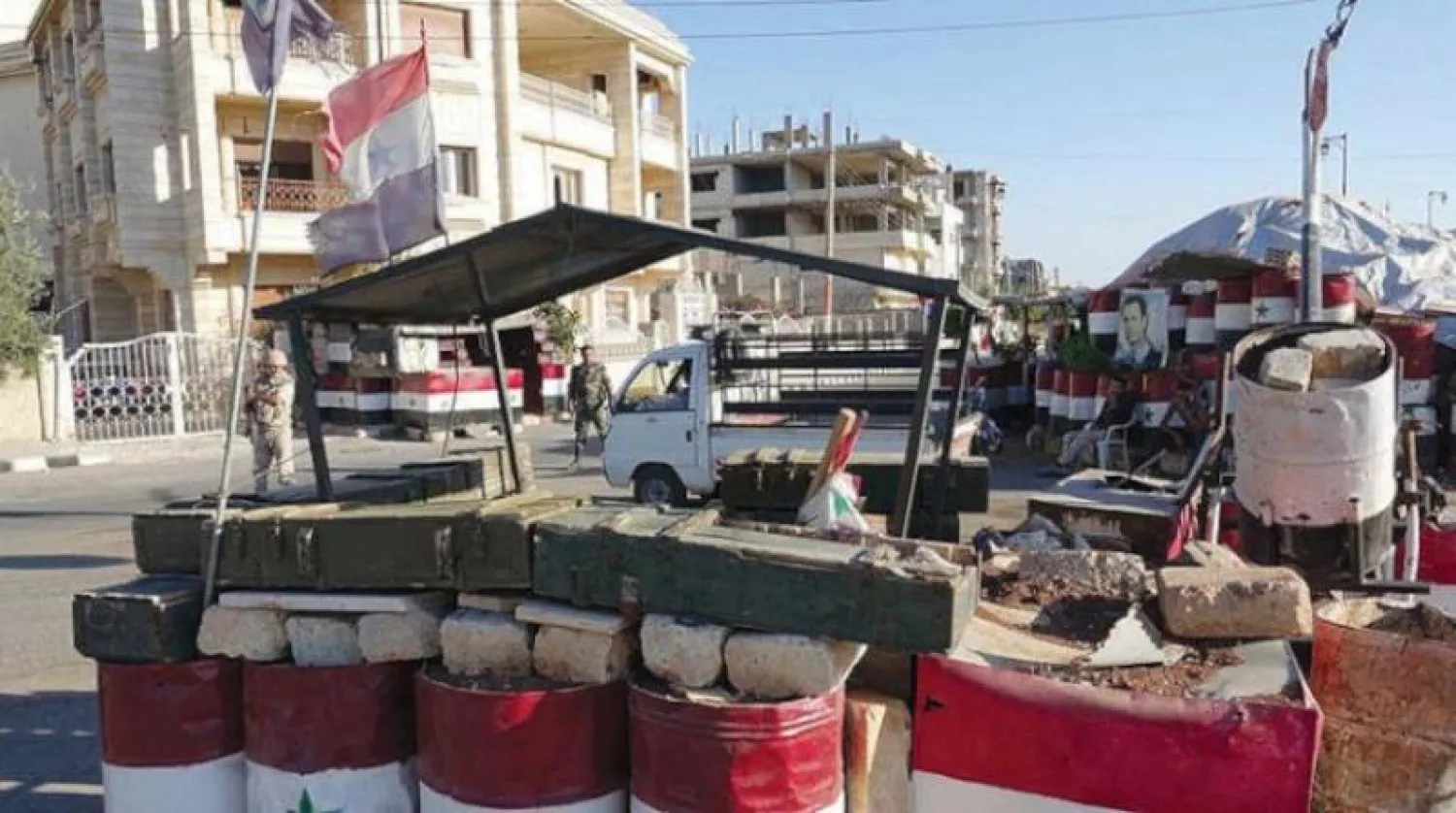 حاجز عسكري للنظام في مدينة درعا (أرشيفية - د.ب.أ)