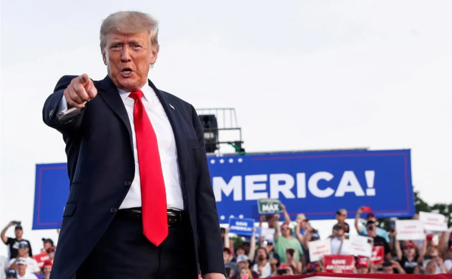 الرئيس الأميركي السابق دونالد ترمب خلال الحديث لأنصاره في أوهايو (رويترز)