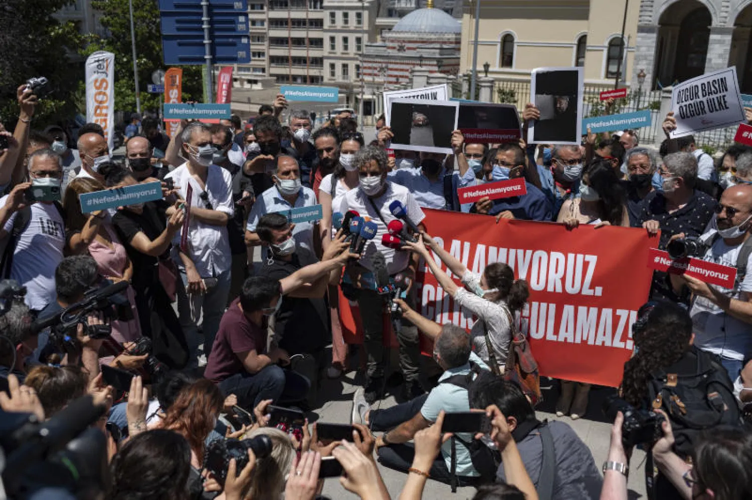 من مظاهرة الصحافيين الأتراك في إسطنبول (أ.ب)