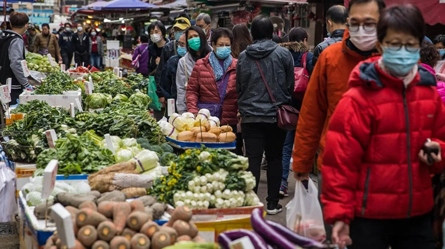 Hong Kong'daki bir mahalle pazarı. (AFP)