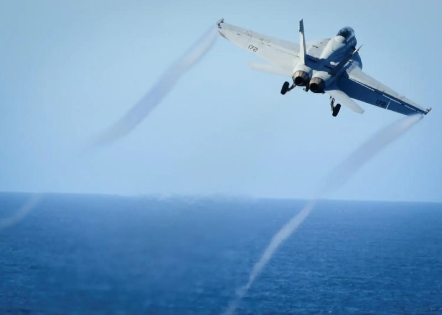 An F/A-18E Super Hornet takes off from the flight deck of the US Navy aircraft carrier (File photo: Reuters)