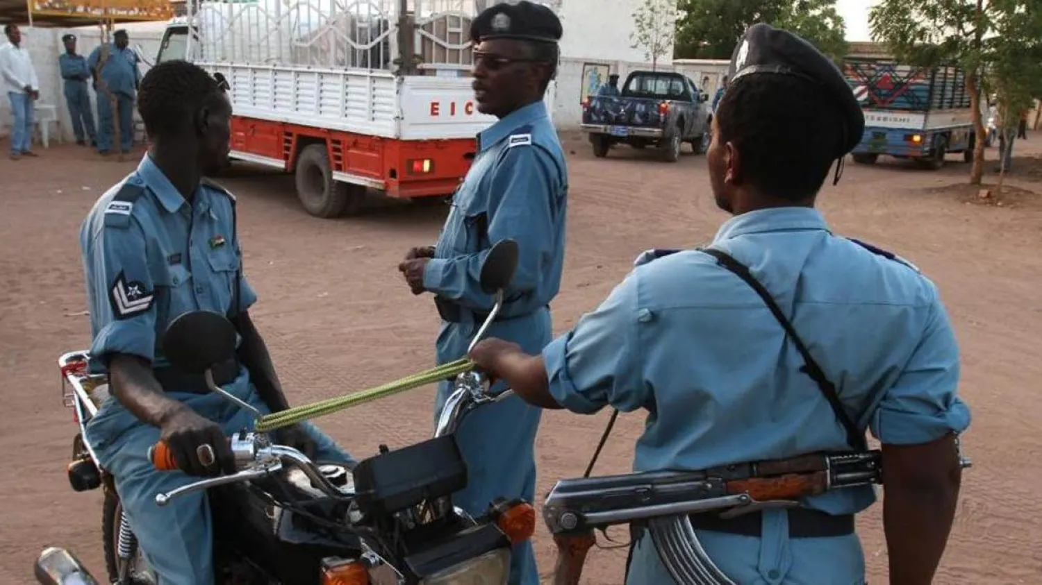 Sudanese police officers stand guard in Khartoum on April 10, 2010. (AFP)