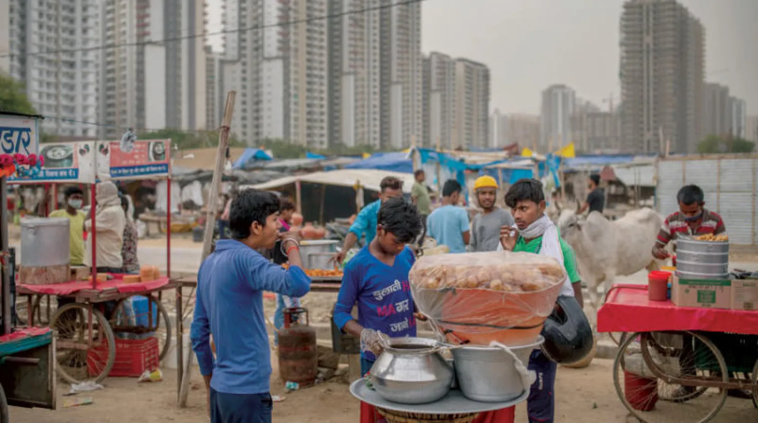 زاد الانكماش عمقاً في الهند في مايو الماضي نتيجةً للتأثير السلبي للقيود المرتبطة بوباء «كورونا» (أ.ب)