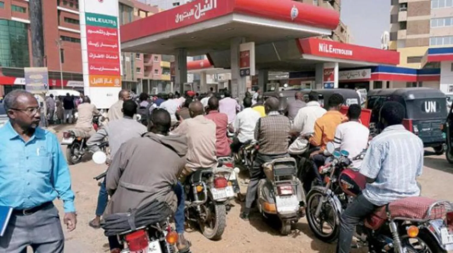 Sudan’daki bir akaryakıt istasyonu (Reuters arşiv) 