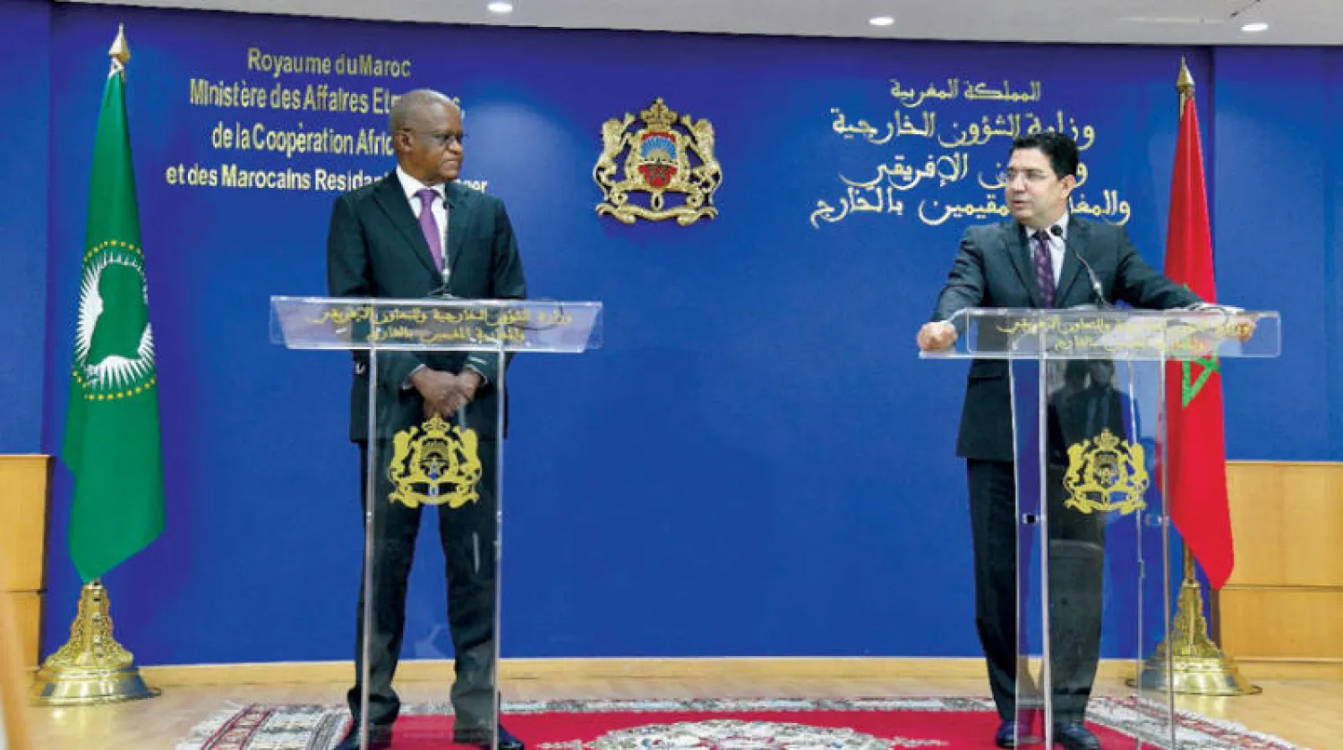 وزير خارجية المغرب والممثل الأعلى للاتحاد الأفريقي في مالي والساحل خلال مؤتمر صحافي مشترك في الرباط أمس (ماب)