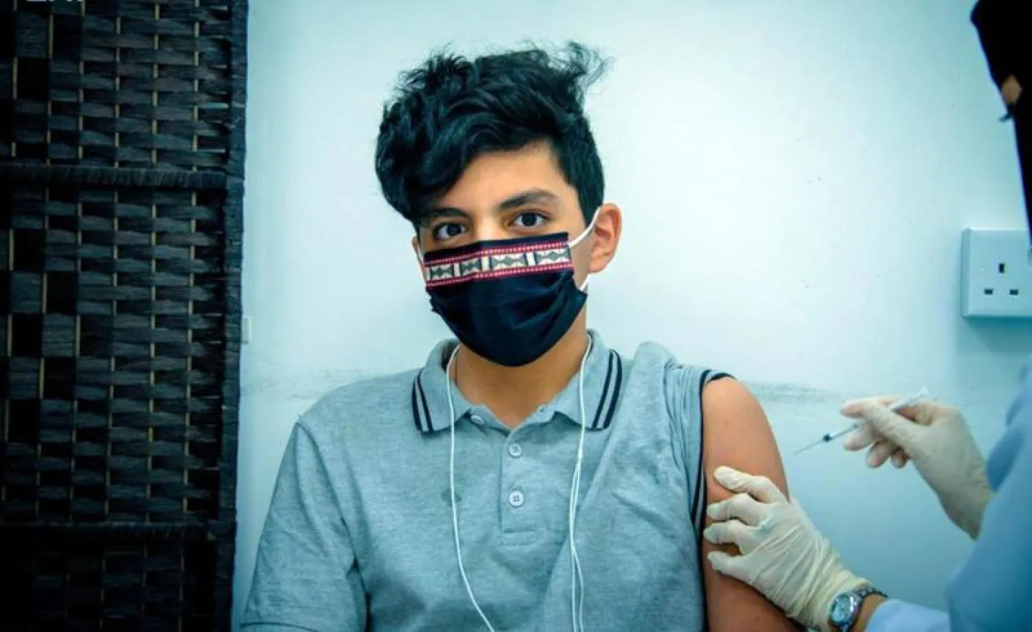 تحورات «كورونا» أصبحت أشد خطورة على الفئة العمرية من 12 - 18 عاماً (واس)