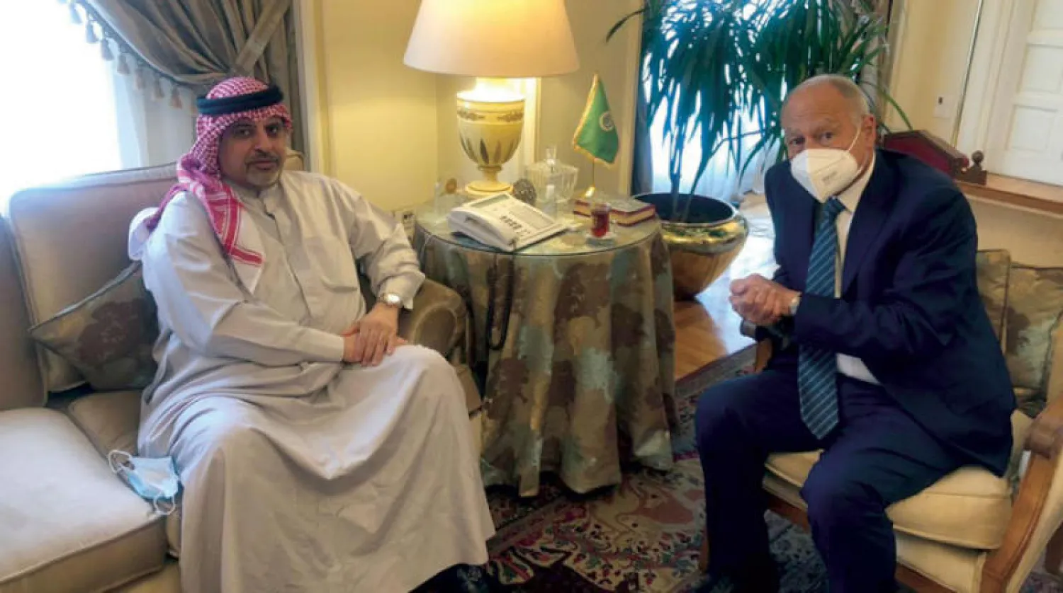 الأمين العام لجامعة الدول العربية أحمد أبو الغيط خلال اجتماعه مع ماضي عبد الله خميس