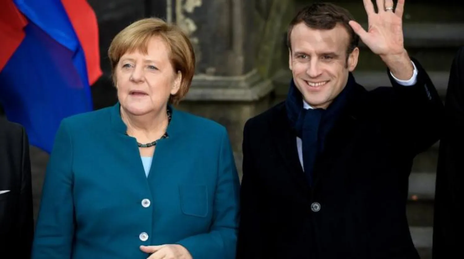 الرئيس الفرنسي إيمانويل ماكرون والمستشارة الألمانية أنجيلا ميركل (أرشيفية - إ.ب.أ)