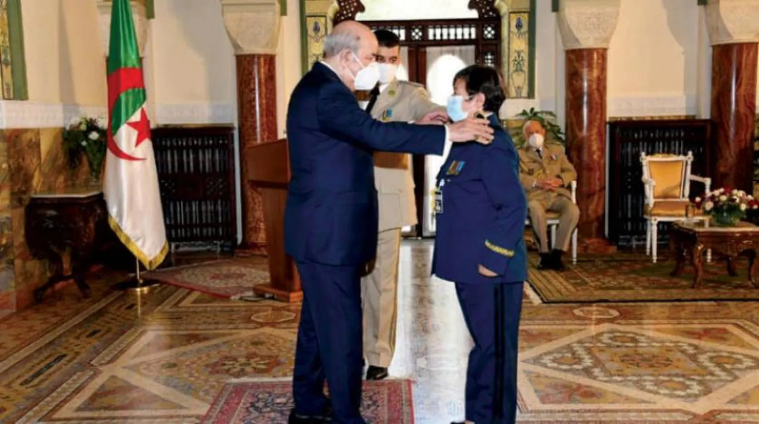 Algerian President Abdelmadjid Tebboune awarding Sourieh Issawi (Algerian Defense Ministry)