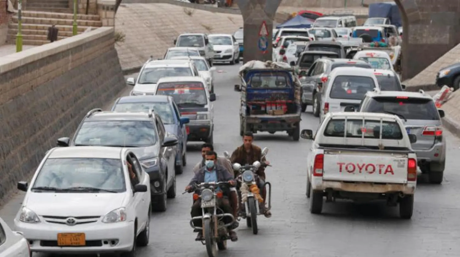 Açıklamalar, Sana’nın kontrolünü elinde bulunduran milislerin işten çıkarmayı planladığı çalışanların sayısının 160 bin kişi olduğu yönünde. 