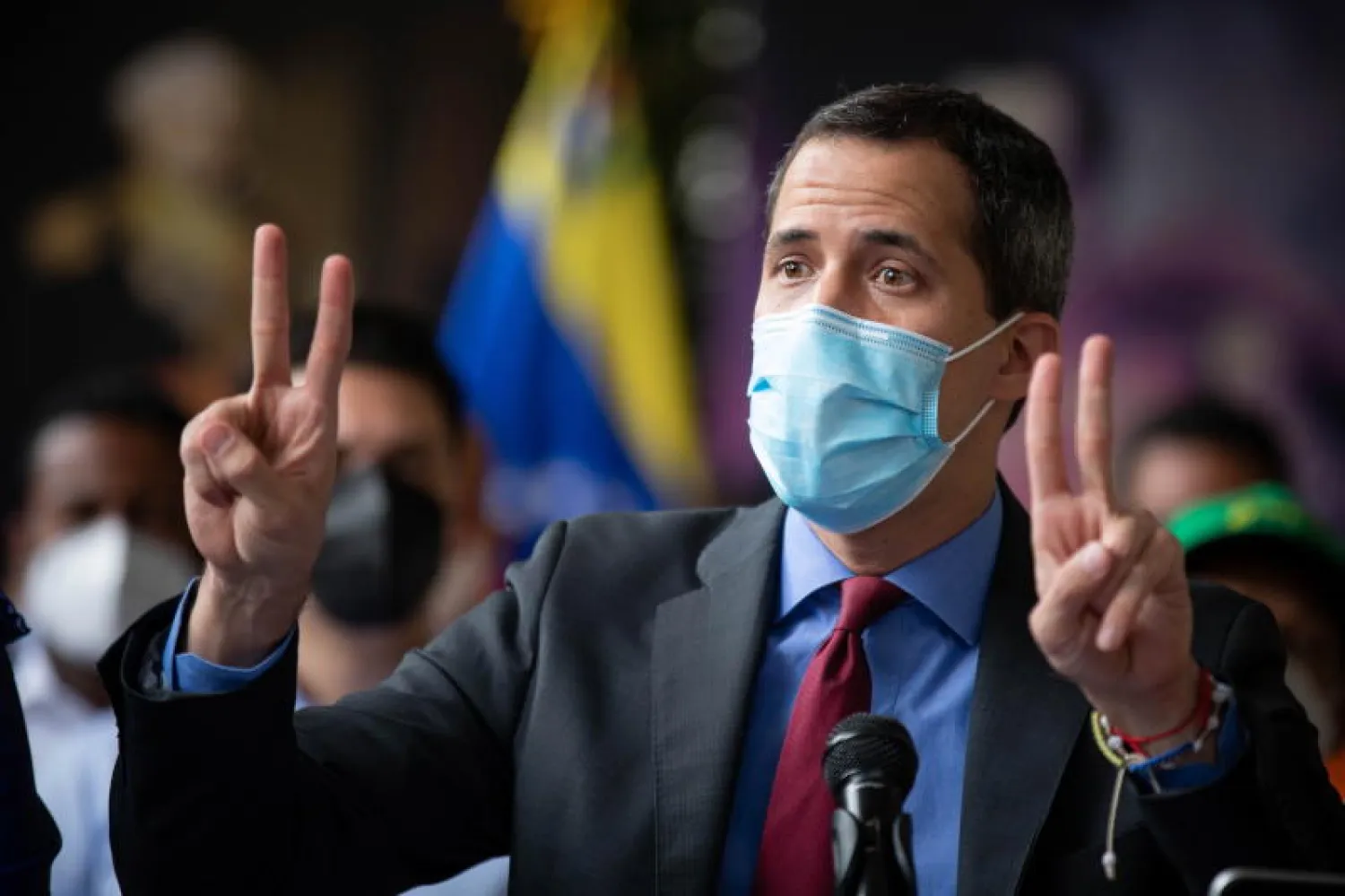 خوان غوايدو زعيم المعارضة الفنزويلية الذي تعترف به واشنطن رئيساً للبلاد (إ.ب.أ)