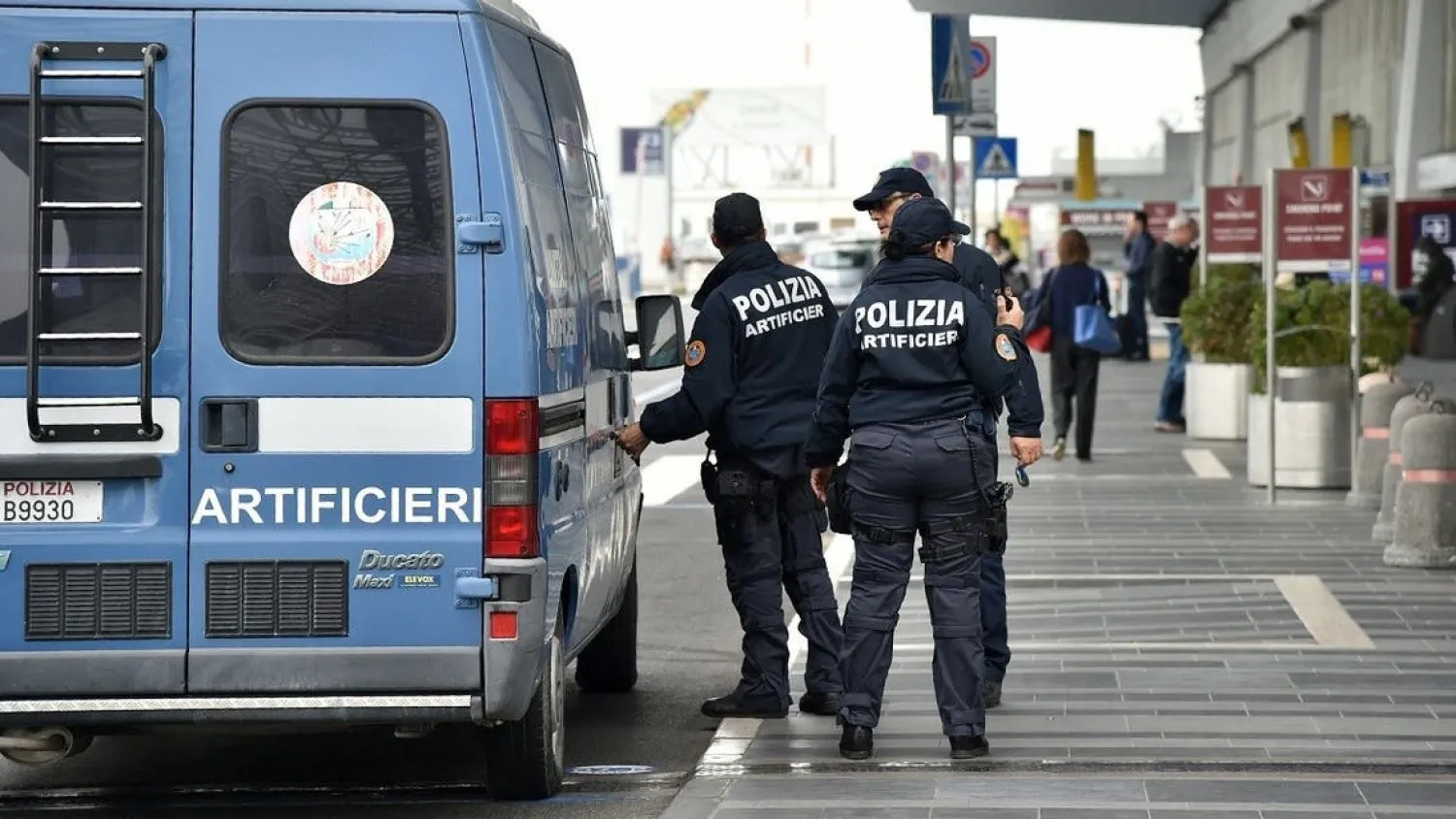 A file photo shows Italian police officers patrol at Rome’s Fiumicino Airport on March 22, 2016 as security measures were reinforced in the wake of attacks in Brussels. (Tiziana Fabi/AFP)
