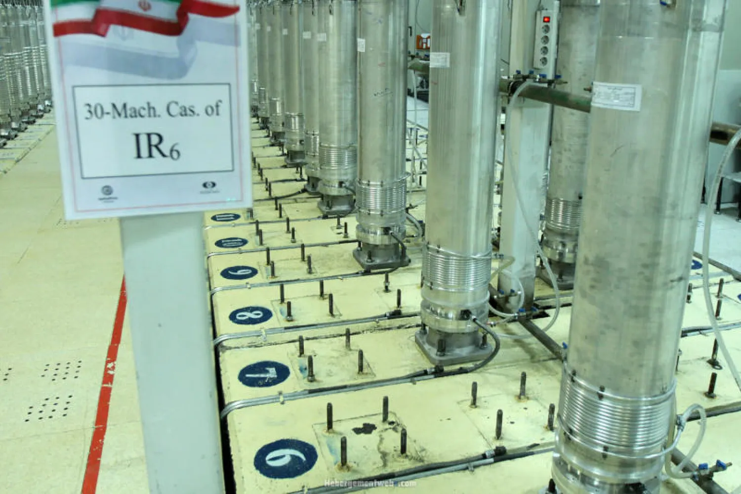 داخل منشأة نطنز النووية الإيرانية (أ.ب)