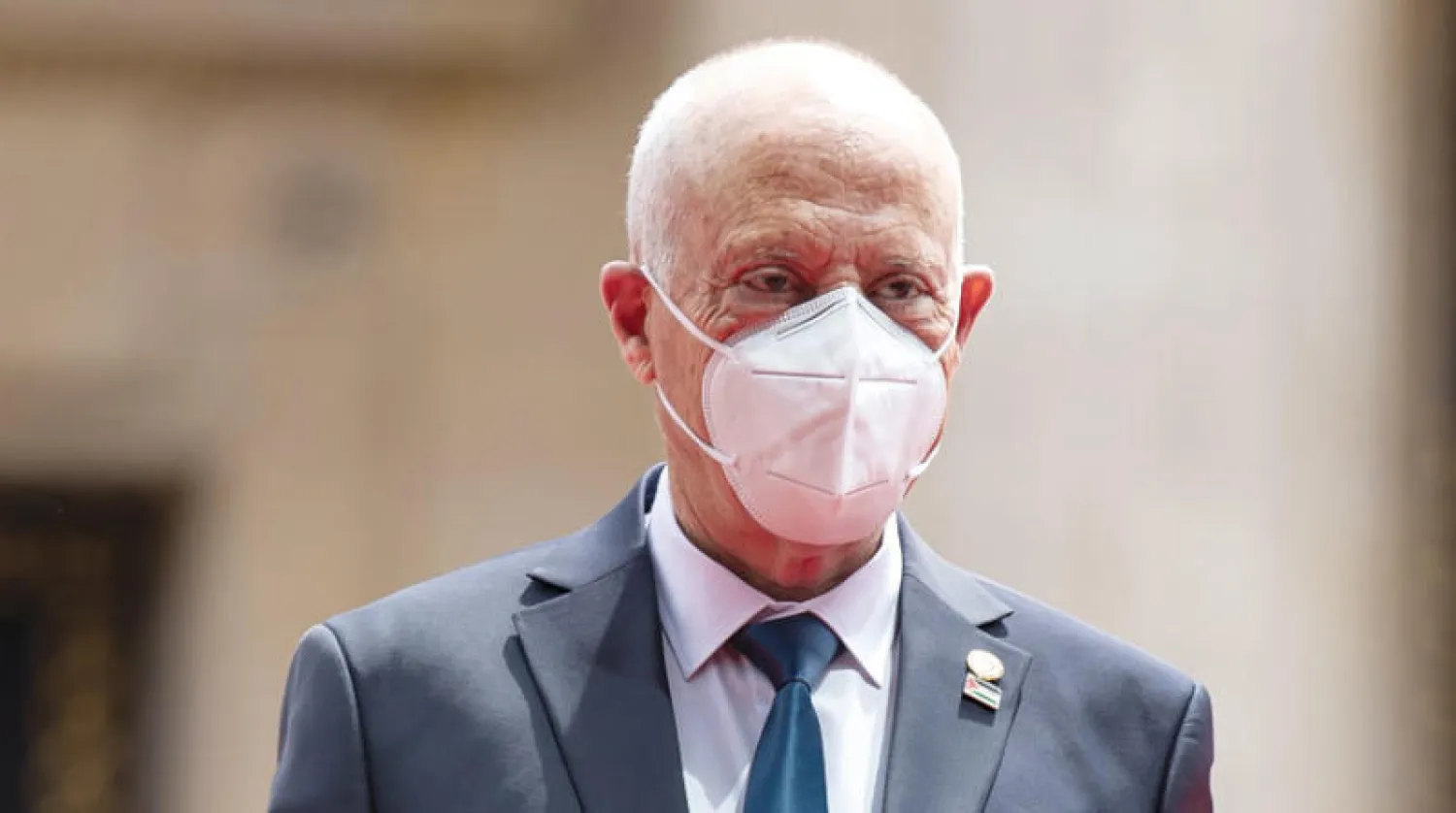 الرئيس قيس سعيّد مدعو إلى ترؤس جلسة لمجلس الوزراء وسط خلاف مع رئيس الحكومة هشام المشيشي (رويترز)