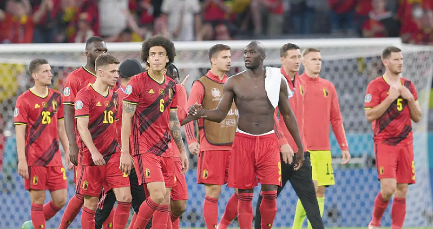 لوكاكو يتقدم موكب بلجيكا الحزين بعد الهزيمة أمام إيطاليا (رويترز)