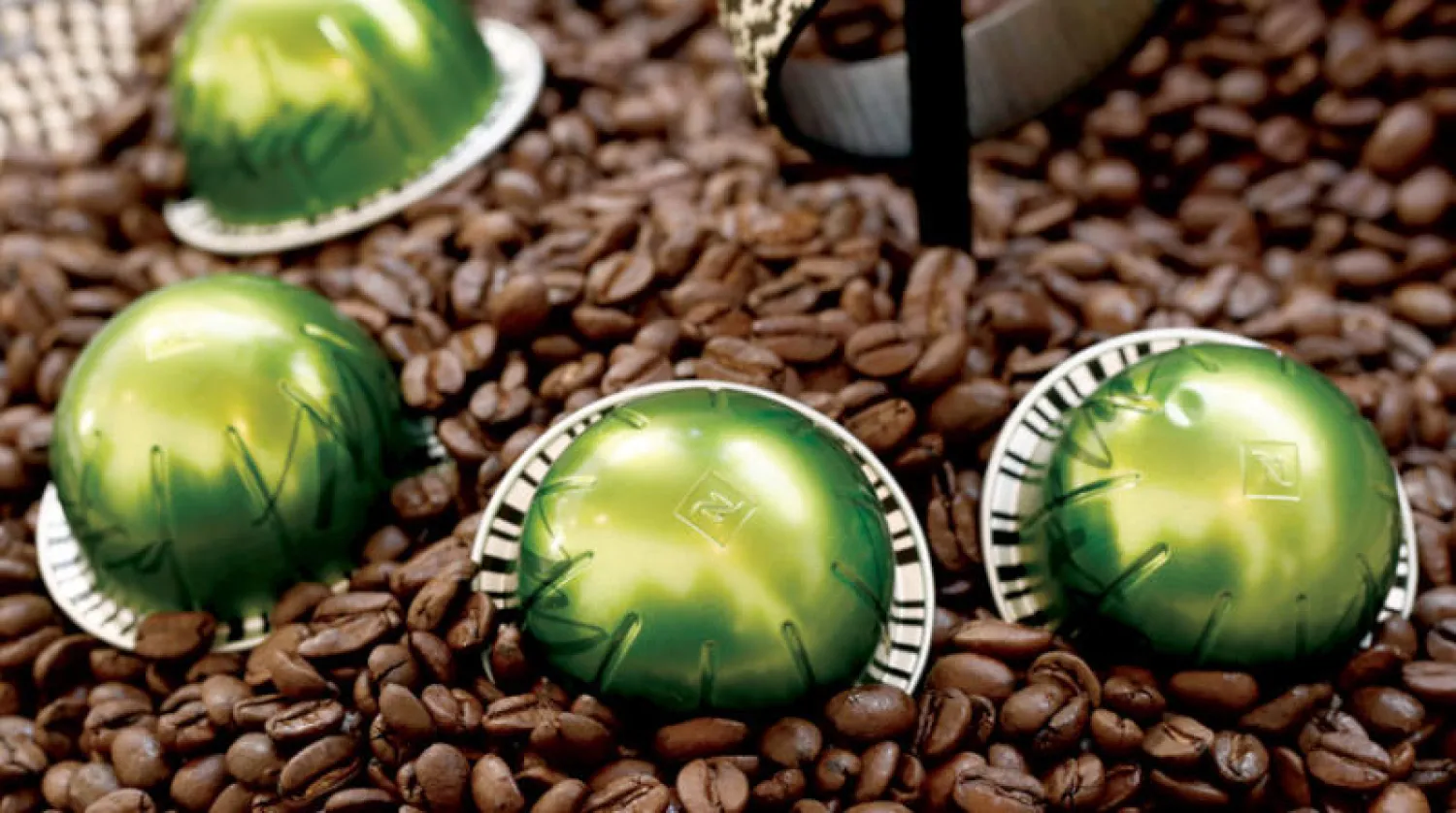 حبوب القهوة من الموارد الطبيعية التي تعتمد عليها بعض الدول في صادراتها (رويترز)