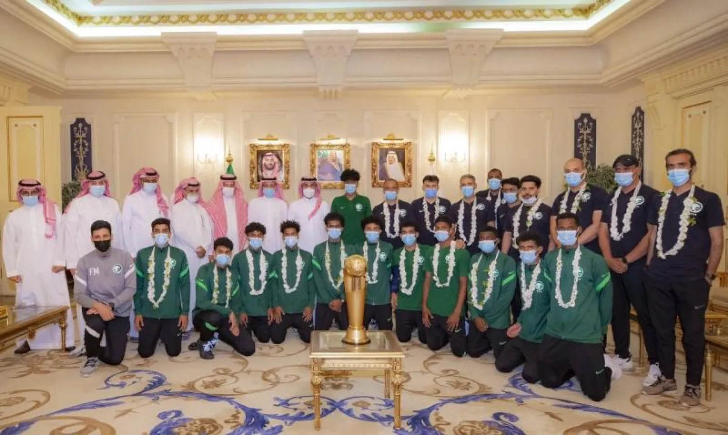جانب من استقبال وزير الرياضة للمنتخب السعودي الشاب المتوج بكأس العرب (الشرق الأوسط)