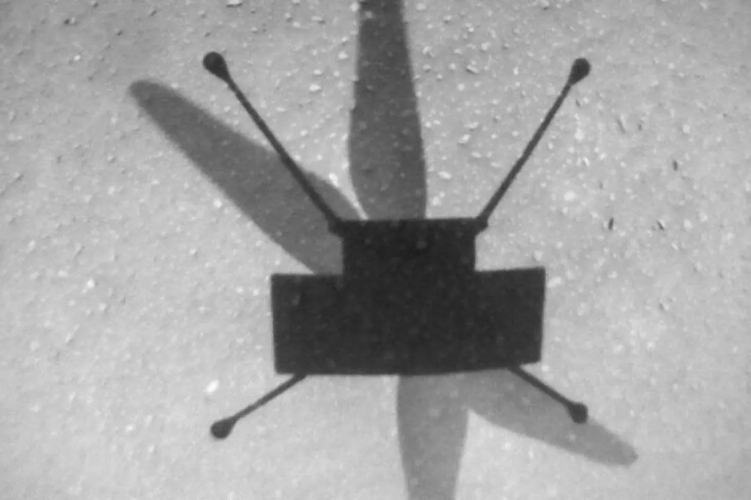 Helikoptere verilen Ingenuity ismi, İngilizcede "hüner" ve "yaratıcılık" anlamına geliyor. (NASA)