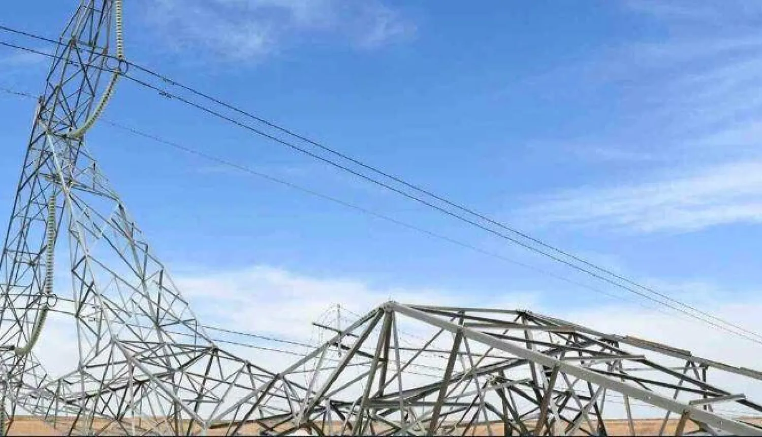 أبراج كهرباء محطمة في كركوك (وكالة شفق نيوز)