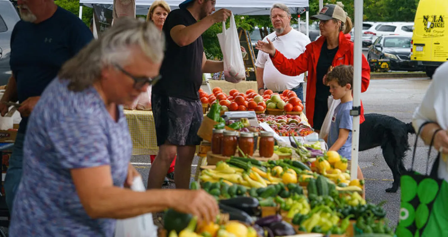 ضم أطعمة معينة للنظام الغذائي اليومي (أ.ف.ب)