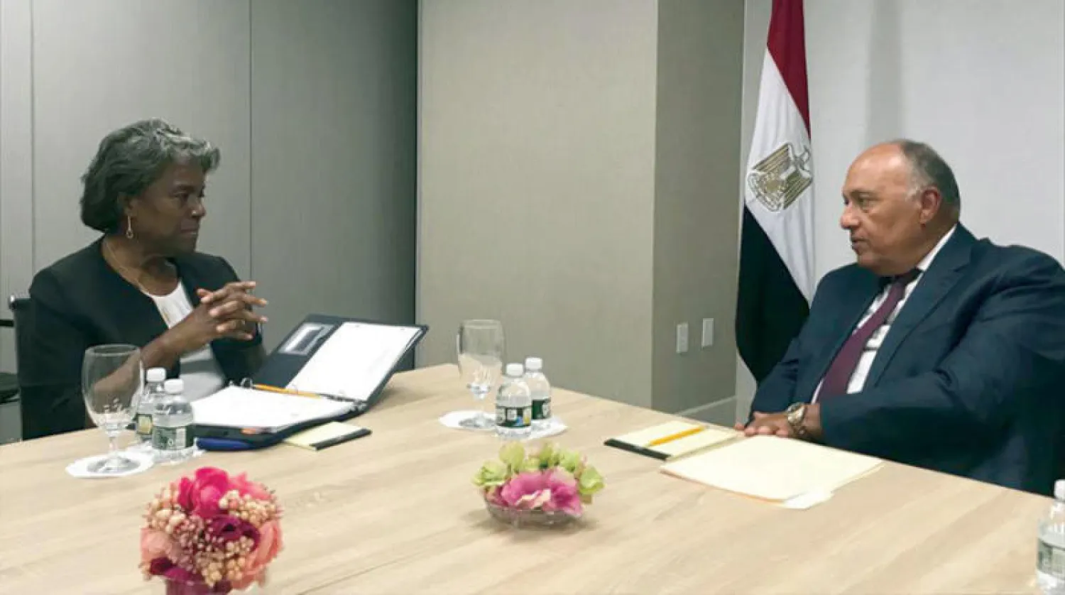 وزير الخارجية المصري لدى اجتماعه بالمندوبة الأميركية لدى الأمم المتحدة في نيويورك (الخارجية المصرية)