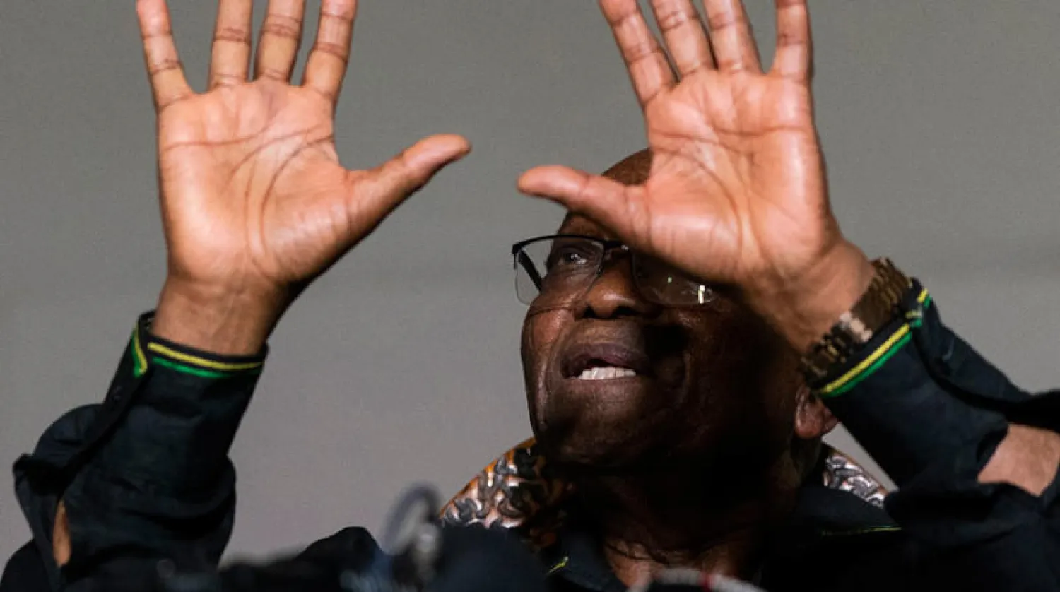 زوما يستسلم للقضاء ليبدأ عقوبة بالسجن 15 شهراً (أ.ب)