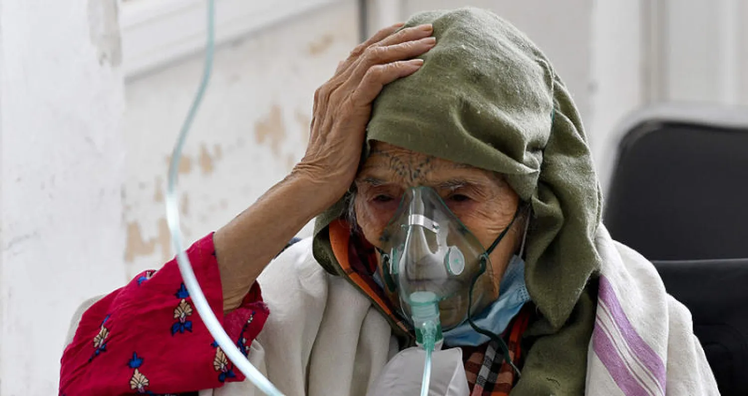 وسط وضع «متشظٍّ» يمتد من السياسة إلى الاقتصاد وانهيار المنظومة الصحية... خفضت «فيتش» التصنيف التونسي (أ.ف.ب)