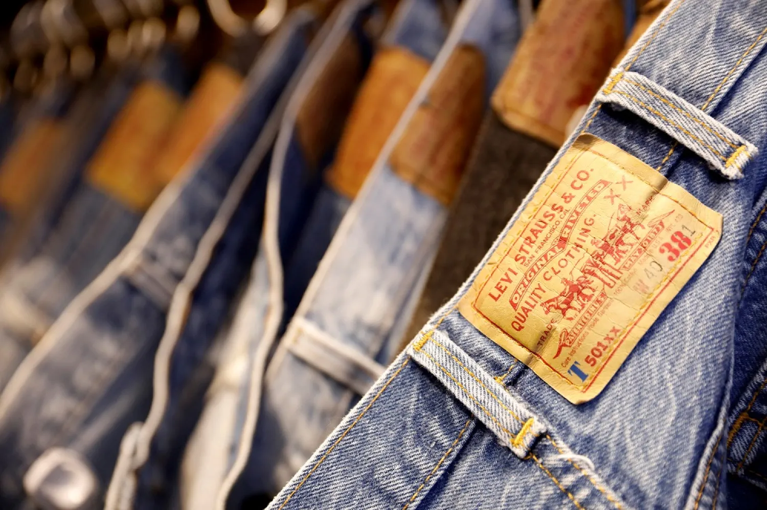 Levi Strauss & Co forecast a strong full-year profit after handily beating quarterly earnings estimates as demand for its jeans, tops, and jackets rebound quicker than expected across its markets. (Reuters)