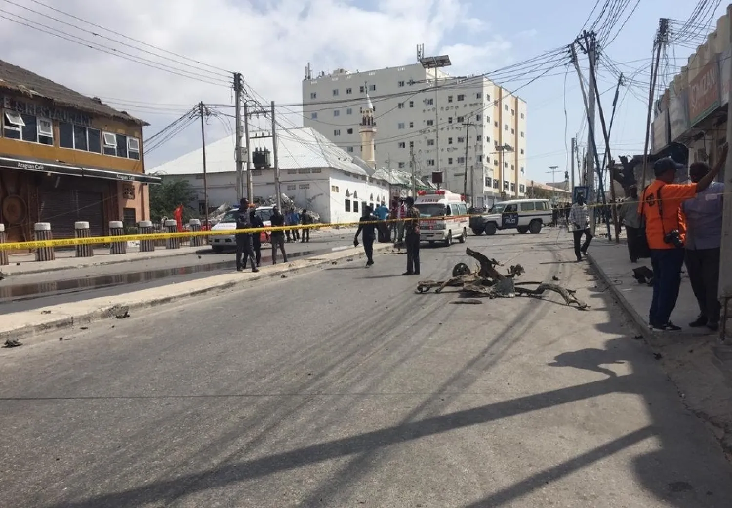 A suicide car bomb targeting a government convoy exploded at a busy junction in Somalia's capital on Saturday. (AFP file photo)