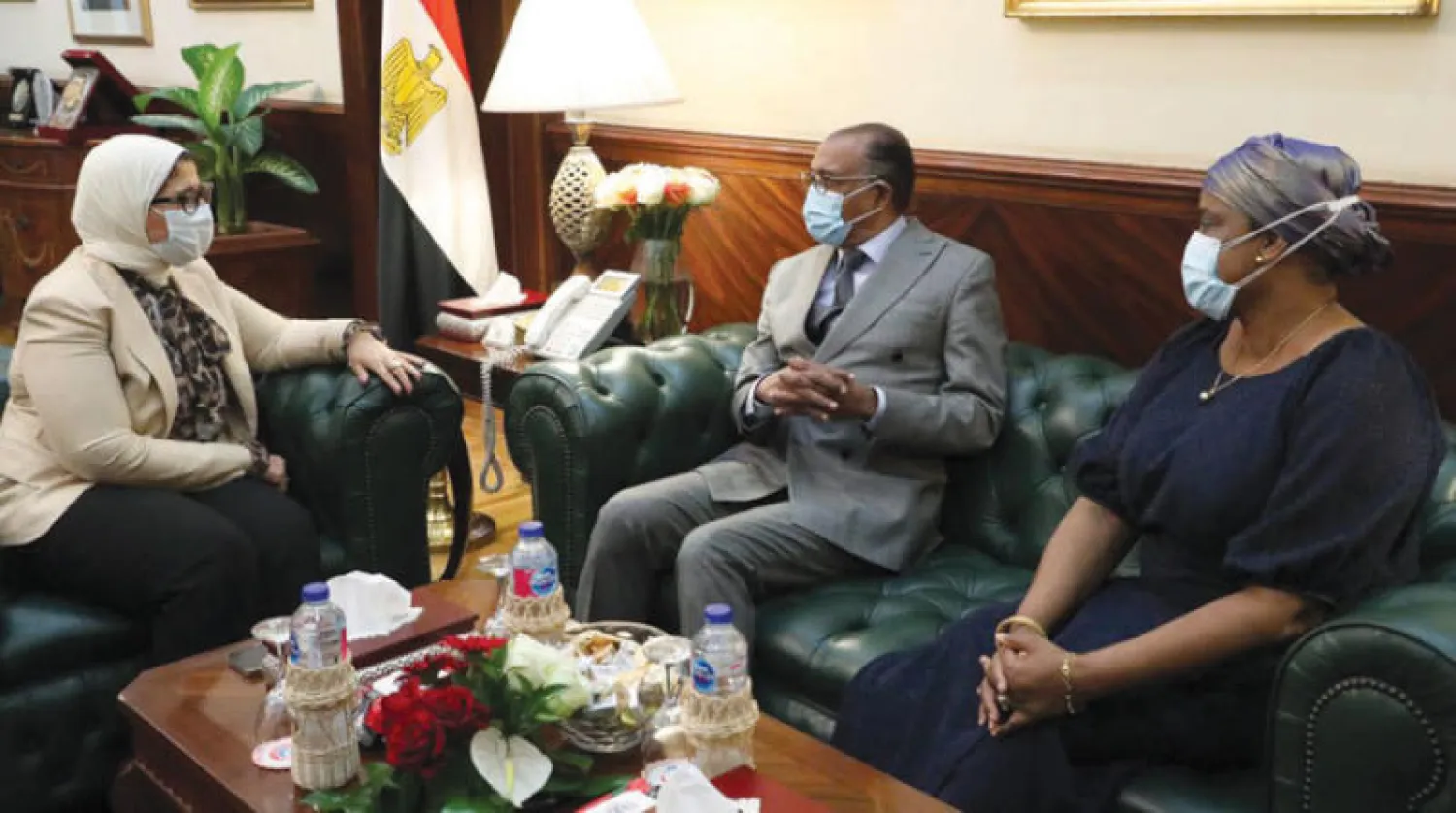 وزيرة الصحة المصرية خلال لقاء مبعوث الاتحاد الأفريقي الخاص بوكالة الدواء الأفريقية (وزارة الصحة المصرية)