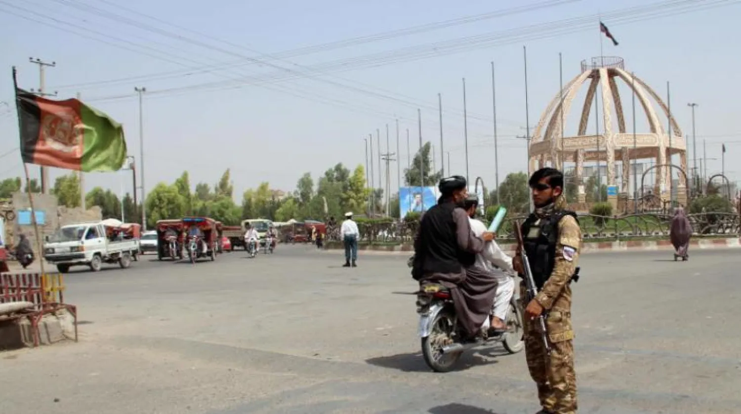 Helmand'da bir Afgan güvenlik görevlisi (EPA) 
