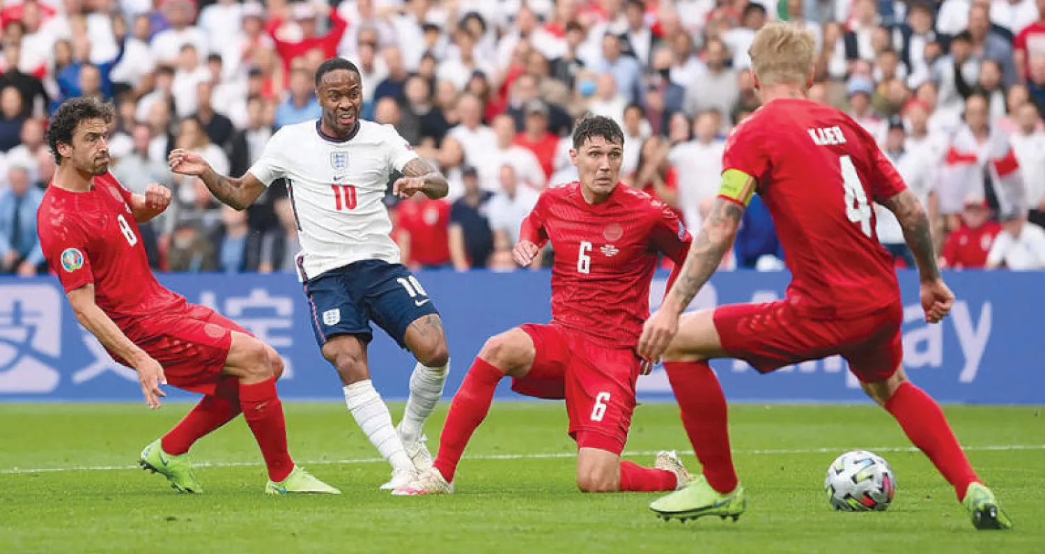 رحيم سترلينغ أمام الدنمارك في نصف نهائي «يورو 2020» (أ.ف.ب)