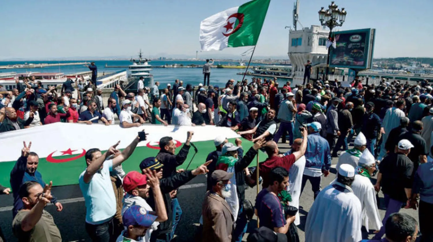 جانب من مظاهرات الحراك المطالبة بالحرية والتغيير (أ.ف.ب)