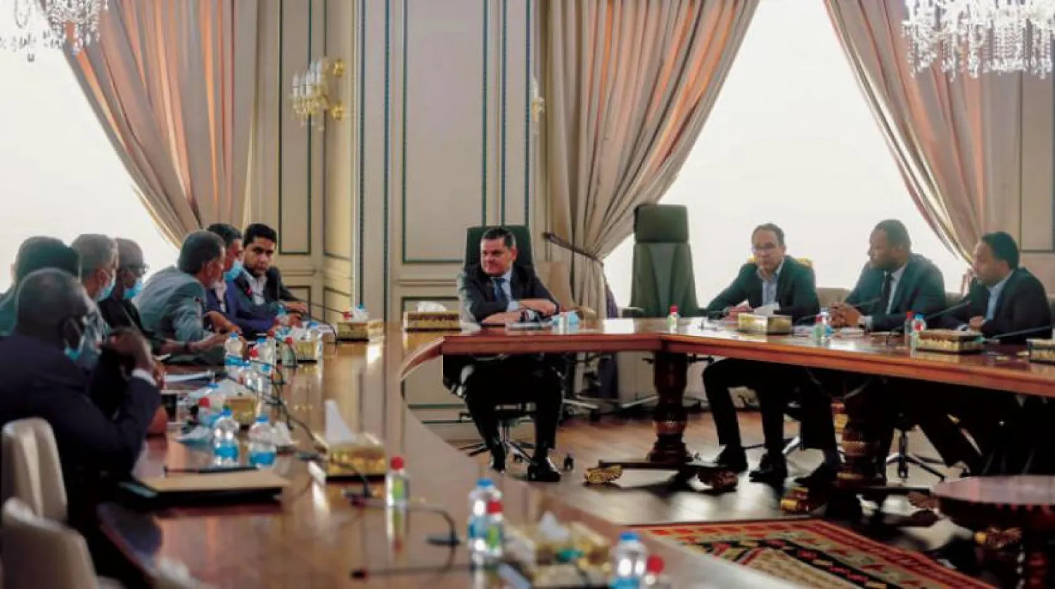 Libya Başbakanı Abdulhamid Dibeybe, Trablus’un güney bölgesi belediyelerinin başkanlarıyla yaptığı görüşme sırasında (Hükümet Medya Ofisi)
