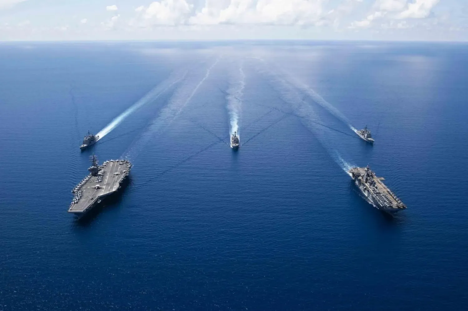 2019'da Güney Çin Denizi'nde yürütülen, uçak gemisi USS Ronald Reagen ve amfibi hücum gemisi USS Boxer'ın da dahil olduğu bir operasyondan görüntü (AFP)

