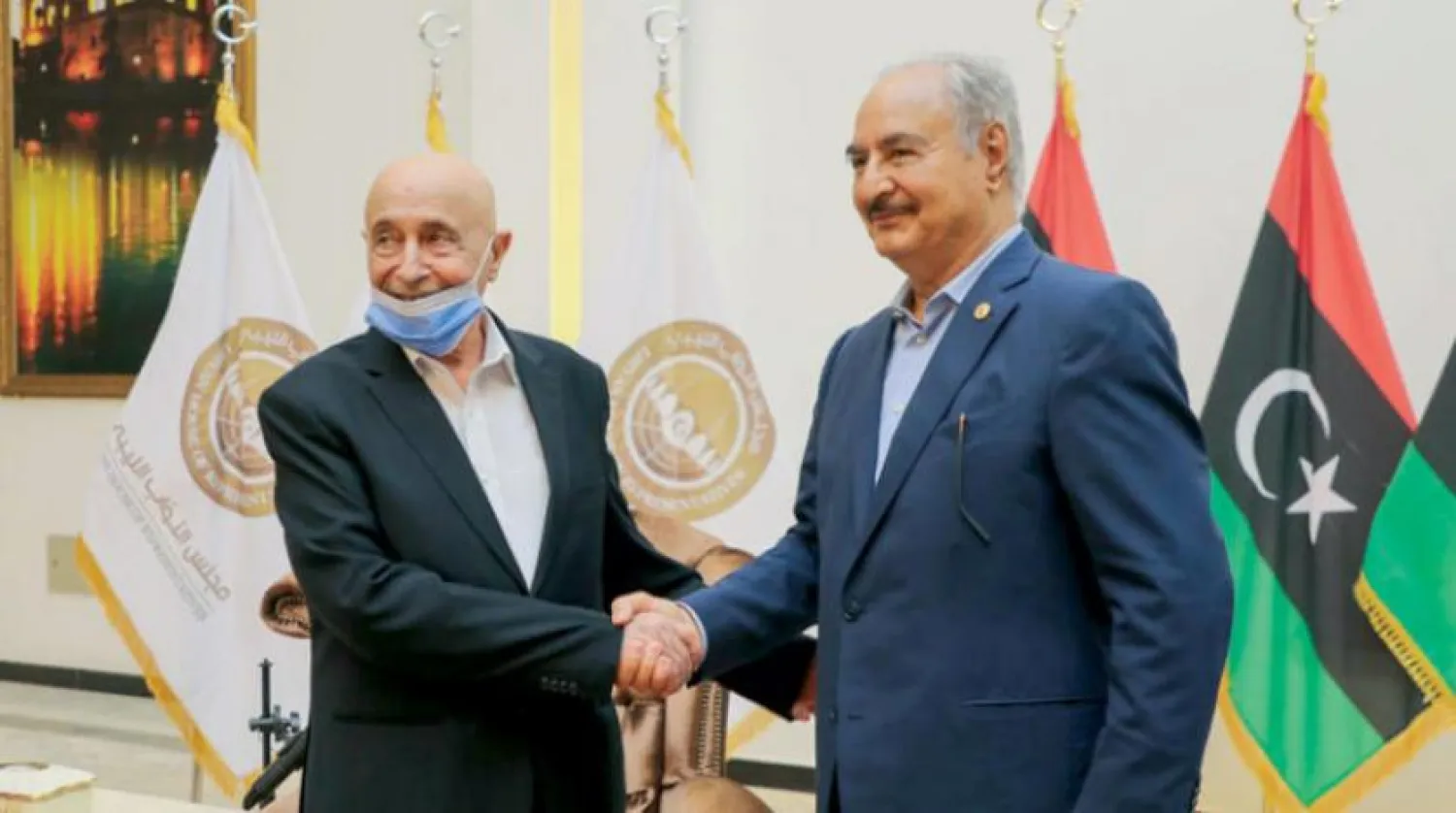 Hafter (sağda) ve Salih perşembe günü er-Recme’de bir araya geldiler. (Libya Ulusal Ordusu)