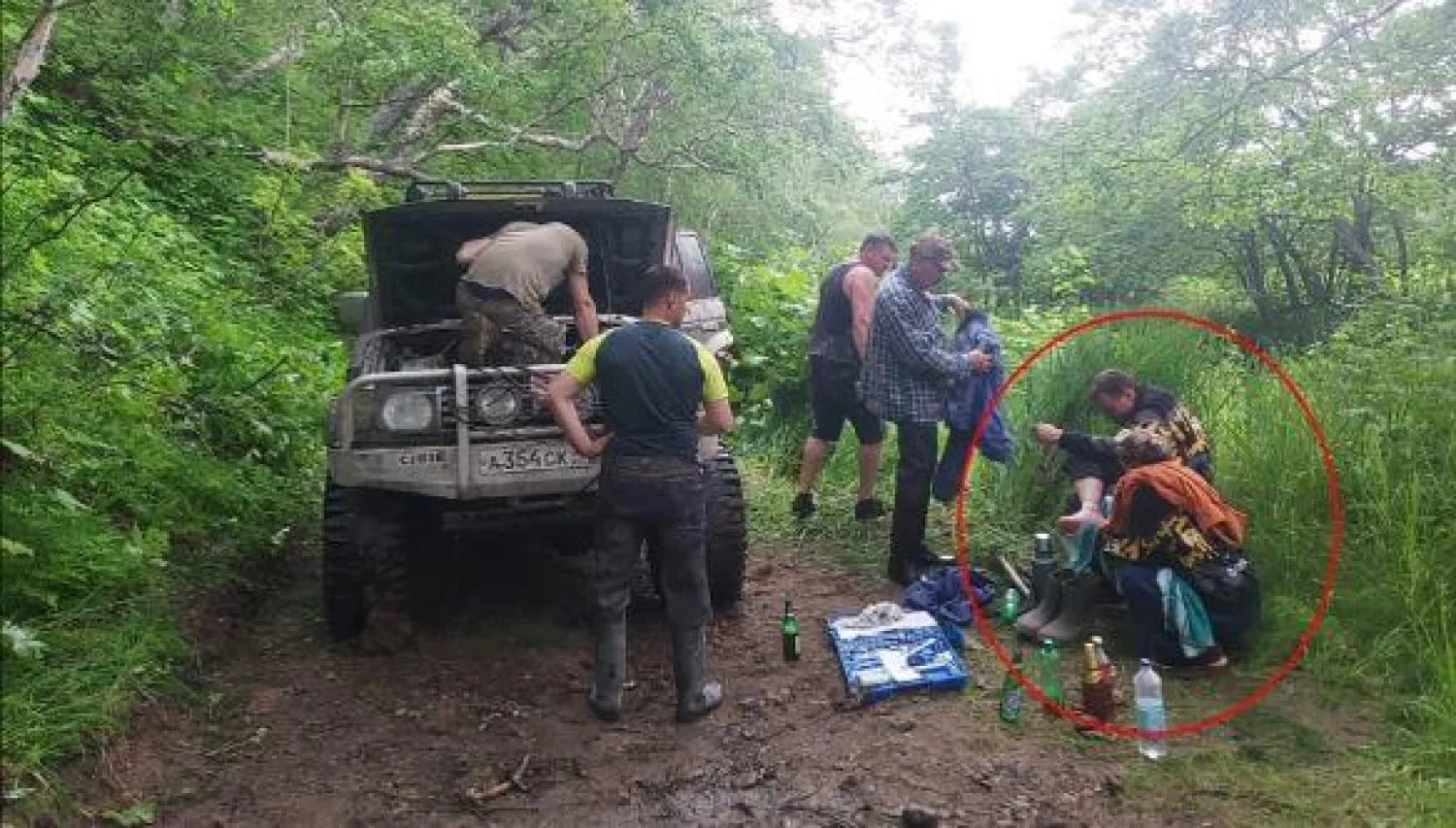 الزوجان بعد إنقاذهما (ذا صن)