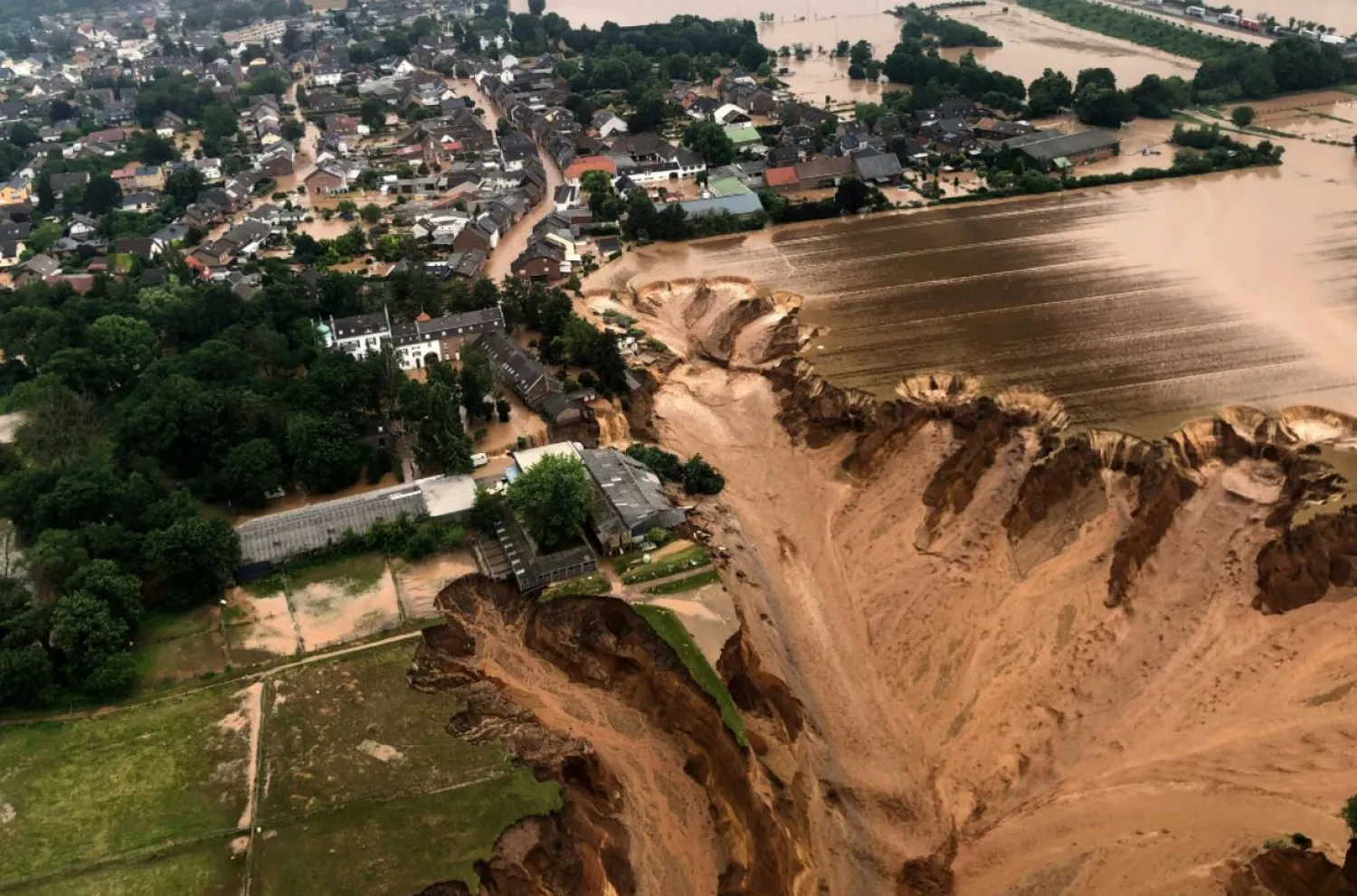 مدينة إرفتشتات الألمانية التي غمرتها الفيضانات بعد هطول أمطار غزيرة (أ.ب)