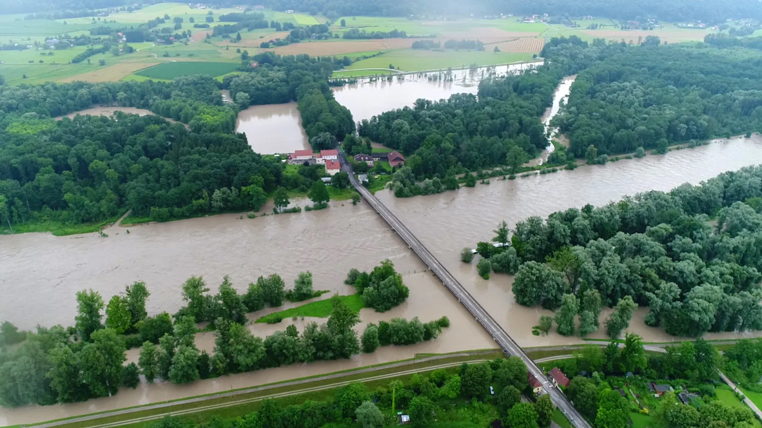 تسببت الأمطار الغزيرة في انهيارات طينية وفيضانات في منطقة أوسترميثينغ النمسا (د. ب.أ)