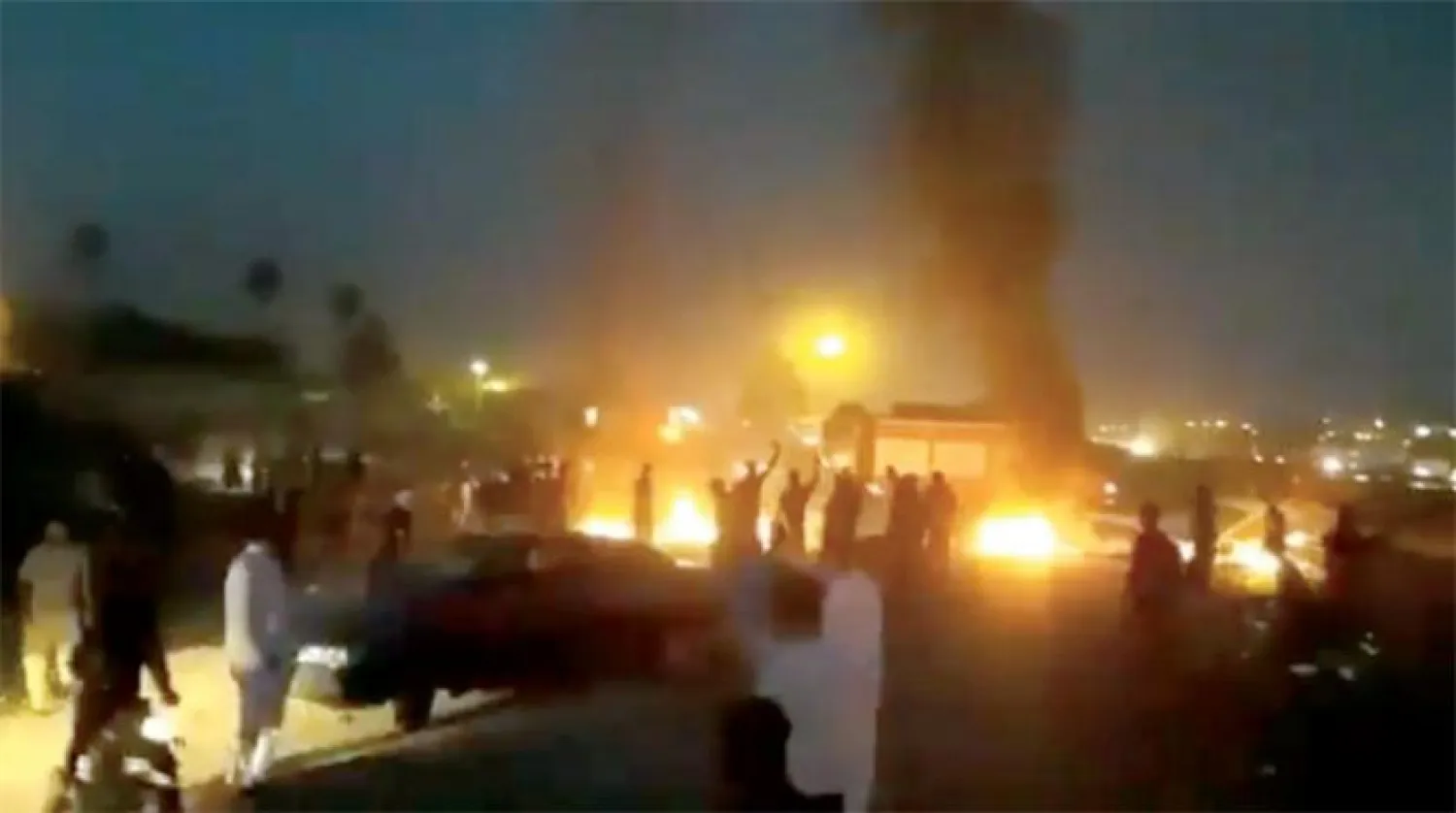 Sosyal medyada dolaşan videolara göre cuma akşamı Huzistan’daki protestolardan bir kesit