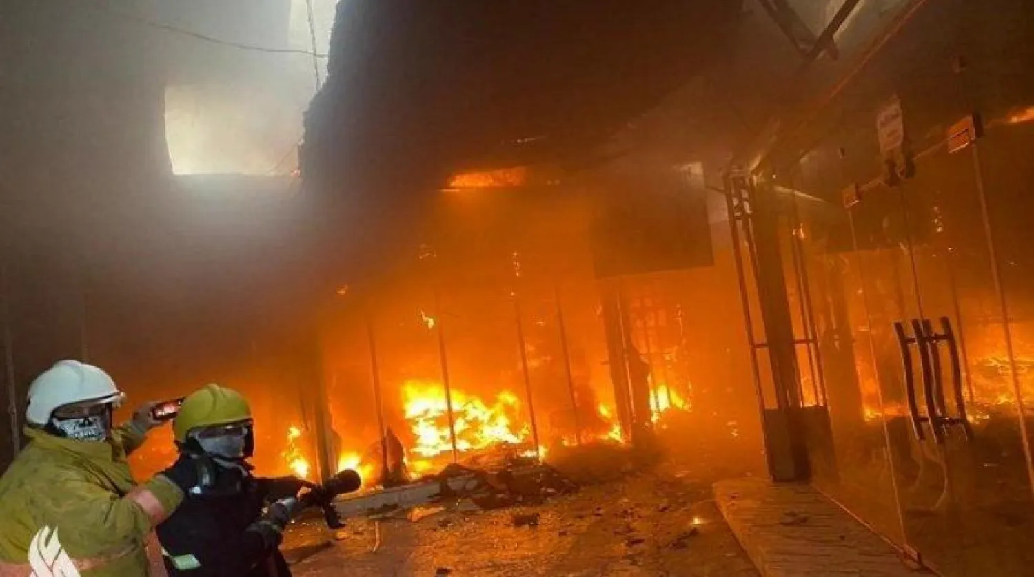 Civil Defense teams while extinguishing a fire in a hotel in central Karbala - INA
