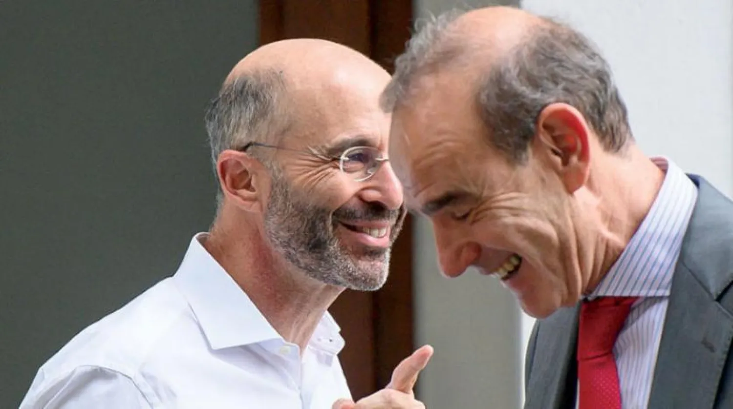 ABD'nin İran Özel Temsilcisi Robert Malley ile Avrupa Birliği müzakerecisi Enrique Mora, geçtiğimiz ay Viyana'da düzenlenen altıncı tur müzakerelerin oturum aralarında (EPA)