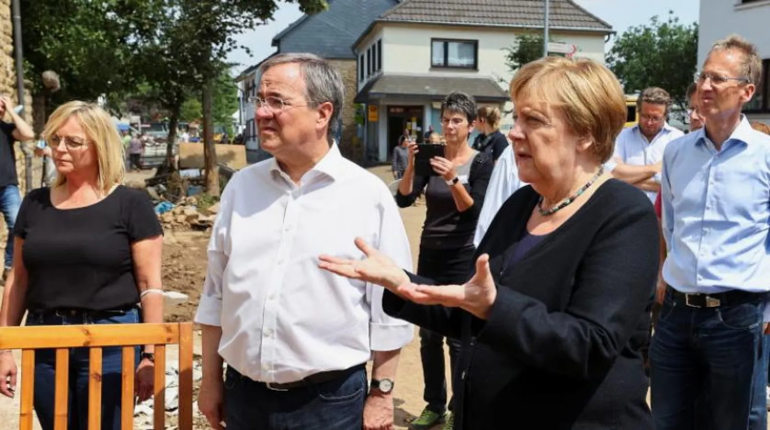 Almanya Başbakanı Angela Merkel, felaketten etkilenen Bad Münstereifel şehrinde (Reuters)