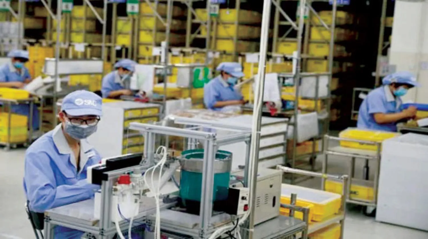 قال صندوق النقد الدولي إن التعافي العالمي سيتوقف ما لم تتسارع وتيرة التلقيح (رويترز)