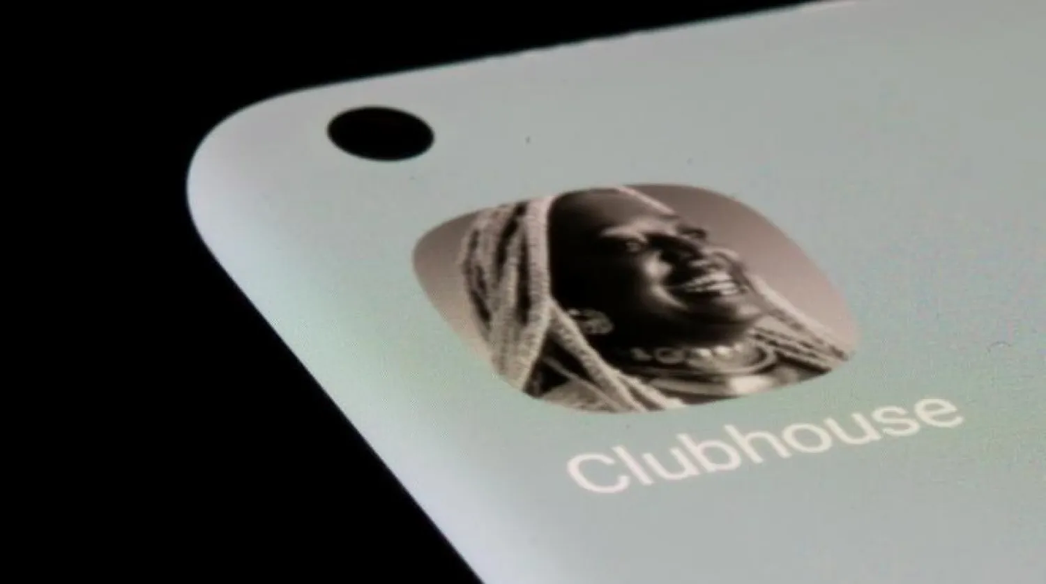 Telefonlardaki Clubhouse uygulaması (Reuters)