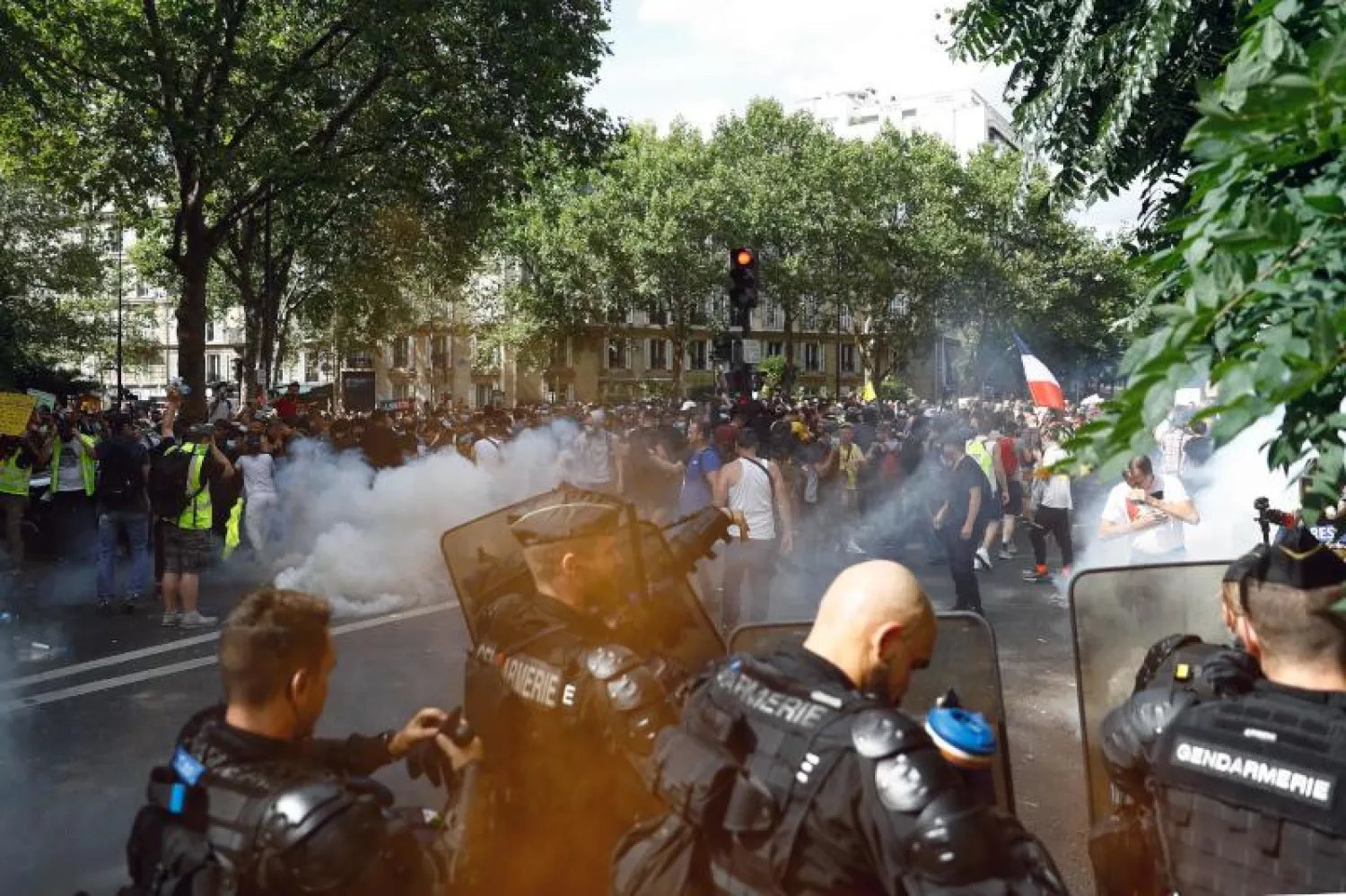 جانب من الاشتباكات التى شهدتها باريس (أ.ف.ب)