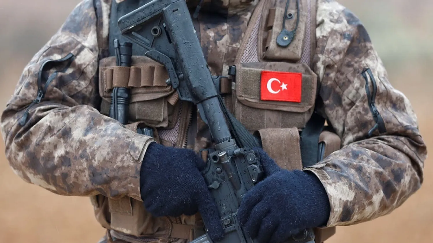 A member of Turkish police special forces stands guard in Azaz, Syria January 24, 2018. (Reuters)